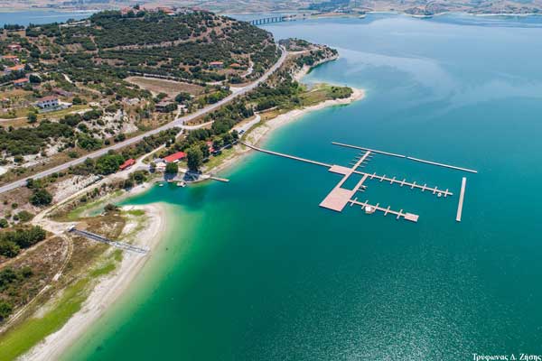 Ερώτηση για τη νομιμότητα των εγκαταστάσεων στη λίμνη Πολυφύτου- Ποιος είναι ο διαχειριστής