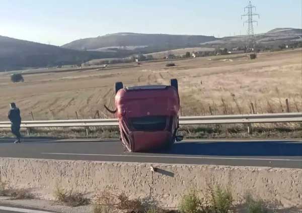 Ανατροπή οχήματος στο 15οχλμ Κοζάνης – Πτολεμαΐδας