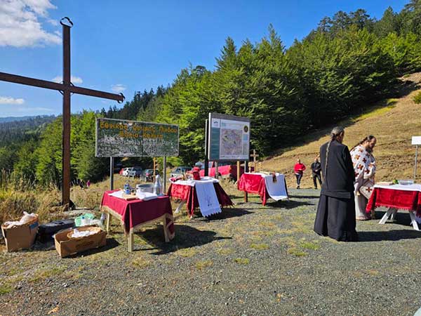 Γρεβενά: Θεία Λειτουργία στον Εθνικό Δρυμό της Βάλια Κάλντα με αφορμή την «Ημέρα Προστασίας του Περιβάλλοντος»
