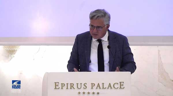 Χρήστος Ζευκλής: “Όπου φυτεύουμε ανεμογεννήτριες, φεύγει ο τουρισμός”