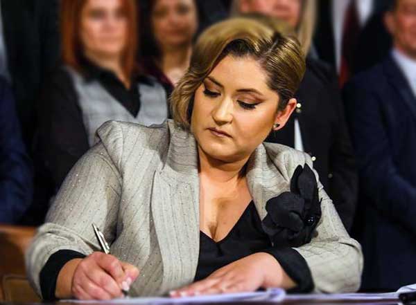 Θωμαή Κορδίστα: Αυτοκράτορας και στον εκφοβισμό (bullying) υπαλλήλων