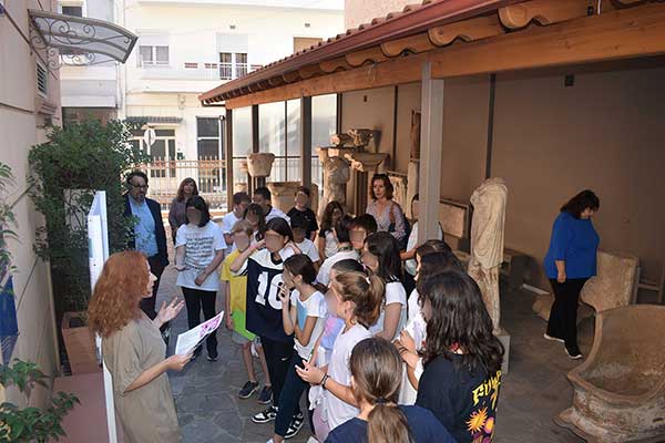 Η Εφορεία Αρχαιοτήτων Κοζάνης υλοποίησε στην Αρχαιολογική Συλλογή Κοζάνης εκδήλωση με τίτλο «Αντικείμενα στους δρόμους»