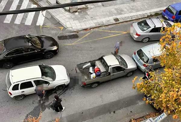 Καραμπόλα τριών οχήματων στη οδό Φιλίππου στην Κοζάνη