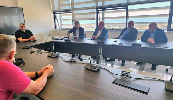 Συνάντηση για θέματα της Ποντοκώμης: Δε θα πειράξει κανείς το χωριό μας μέχρι να ολοκληρωθούν τα έργα και μέχρι να φύγουν οι πυλώνες