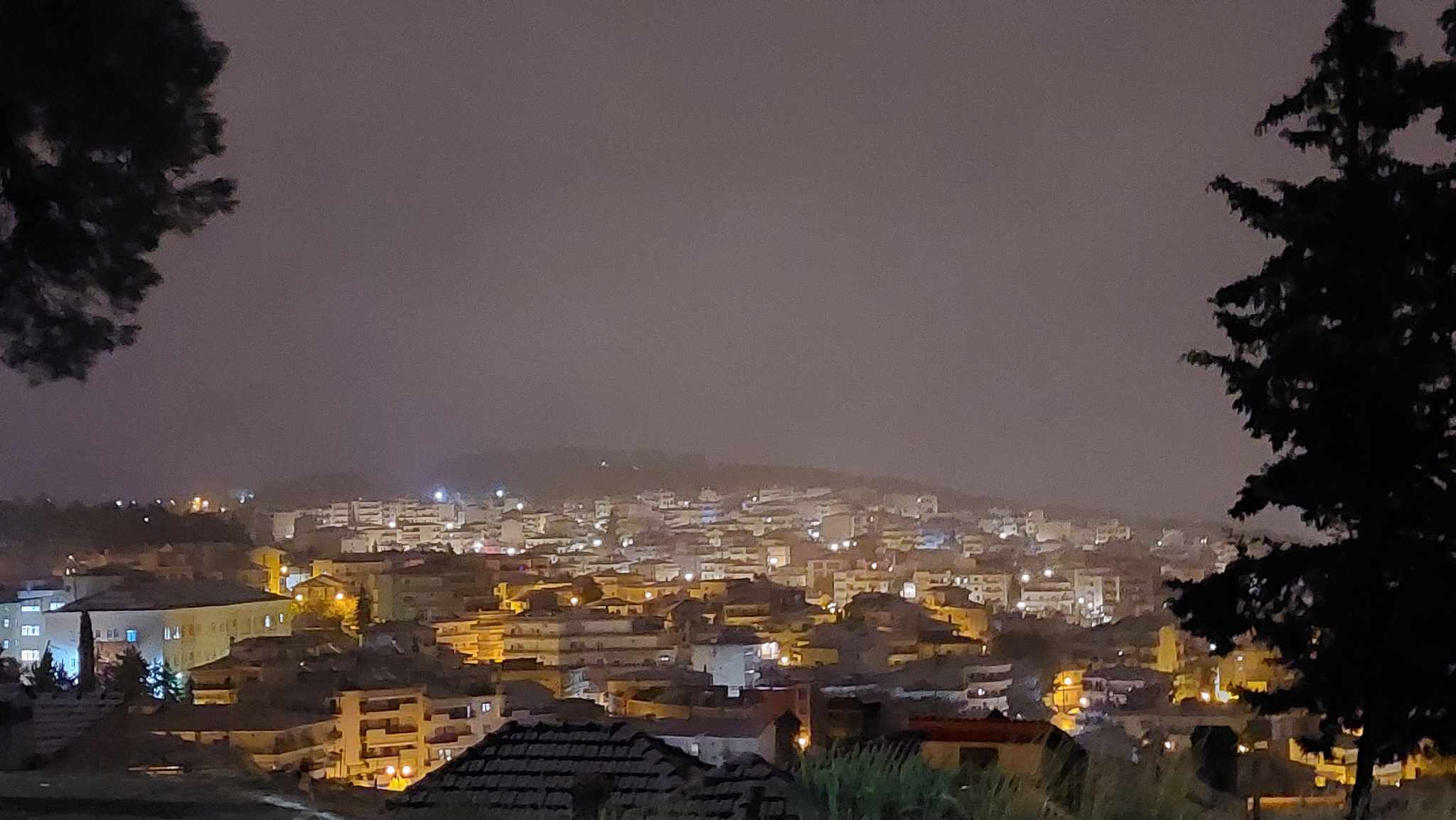 Δείτε φωτογραφίες και βίντεο από τη χιονόπτωση στην Κοζάνη αυτή την ώρα