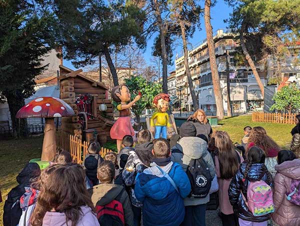Συνεχίζονται οι αναγνώσεις παραμυθιών και οι ξεναγήσεις στο θεματικό πάρκο «Τα Παραμύθια του Κόσμου» του Δήμου Εορδαίας