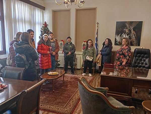 Κάλαντα και ευχές στην Αντιδήμαρχο Παιδείας & Αρμοδιοτήτων πρώην Ν.Π.Δ.Δ ΚΟΙΠΠΑΠ