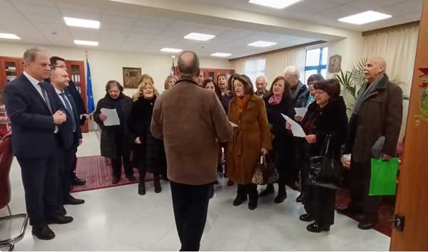 Κάλαντα στον Περιφερειάρχη Δυτικής Μακεδονίας από τον Μικρασιατικό Σύλλογο Κοζάνης