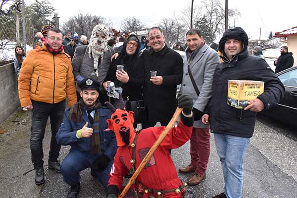 Σε Τετράλοφο και Άγιο Δημήτριο ο Δήμαρχος Κοζάνης Γιάννης Κοκκαλιάρης για το έθιμο των Μωμόγερων (Βίντεο+Φωτογραφίες)