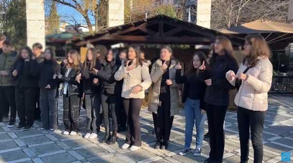 Κάλαντα Χριστουγέννων στη νοηματική από τους μαθητές του Μουσικού Σχολείου Πτολεμαΐδας