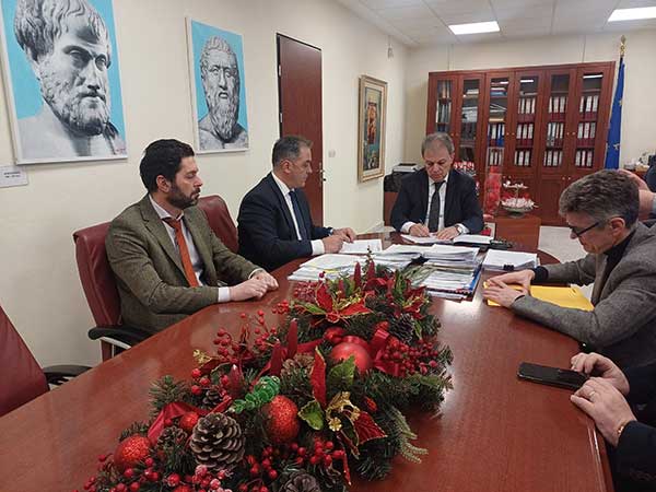 Υπεγράφη η προγραμματική σύμβαση για την «Ανακαίνιση των υφιστάμενων χώρων υγιεινής και δημιουργία υποδομών πρόσβασης & υγιεινής για ΑΜΕΑ στο στάδιο ποδοσφαίρου ΔΑΚ Κοζάνης»