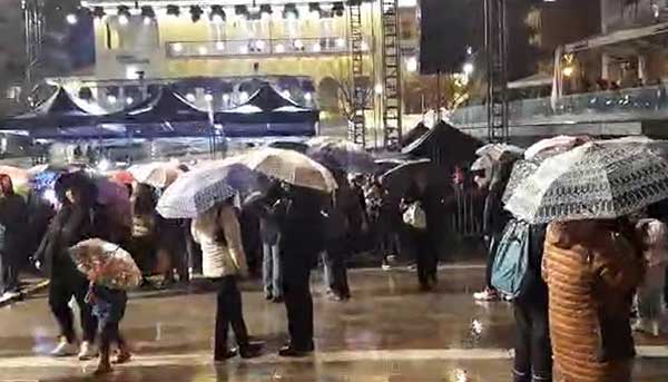 Πιθανόν στις 21:30 η συναυλία του Κωστή Μαραβέγια