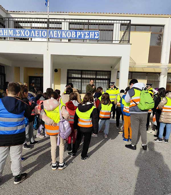Η ενημερωτική δράση του Τμήματος Τροχαίας Κοζάνης σε θέματα κυκλοφοριακής αγωγής με σύνθημα  « Κυκλοφορώ… με Ασφάλεια»