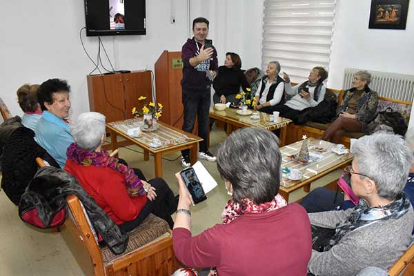 Δήμος Κοζάνης: Με επιτυχία η εκμάθηση χρήσης κινητών τηλεφώνων στην Τρίτη Ηλικία (Βίντεο+Φωτογραφίες)