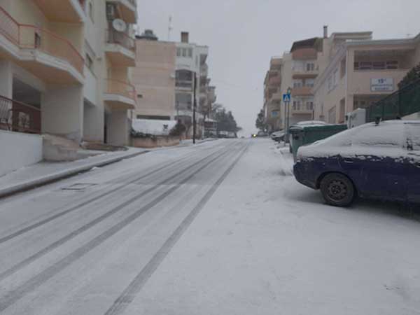 Εικόνες από τα Ηπειρώτικα με τα παγωμένα στενά