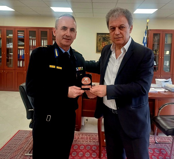 Εθιμοτυπική επίσκεψη στον Περιφερειάρχη Δυτικής Μακεδονίας Γιώργο Αμανατίδη πραγματοποίησε ο νέος Διοικητής της Περιφερειακής Πυροσβεστικής Διοίκησης Δυτικής Μακεδονίας Αρχιπύραρχος Ιωάννης Αμανατίδης