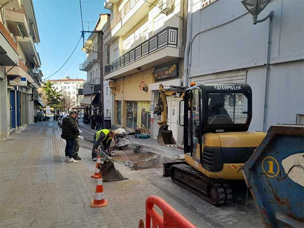 Εργασίες της ΔΕΥΑΚ στην Ιπποκράτους-Κάθε μέρα και μια διαρροή