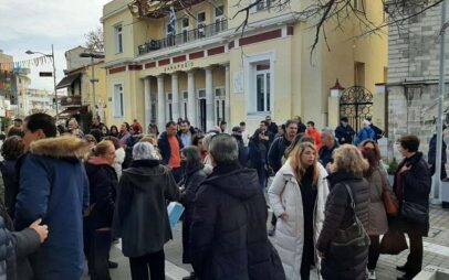 Συγκέντρωση της ΕΛΜΕ στην κεντρική πλατεία της Κοζάνης για τα δύο Ωνάσεια της πόλης