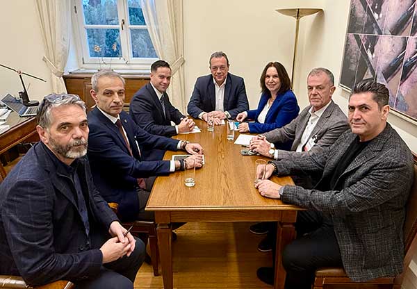 Συνάντηση Σωκράτη Φάμελλου και Καλλιόπης Βέττα με την Πανελλήνια Ομοσπονδία Ξενοδόχων