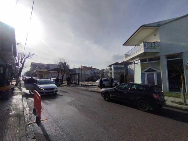 Σύλληψη δύο γυναικών στην οδό Ιωνίας στην Κοζάνη – Παρεμπόδισαν τη σύνδεση κεραίας κινητής τηλεφωνίας