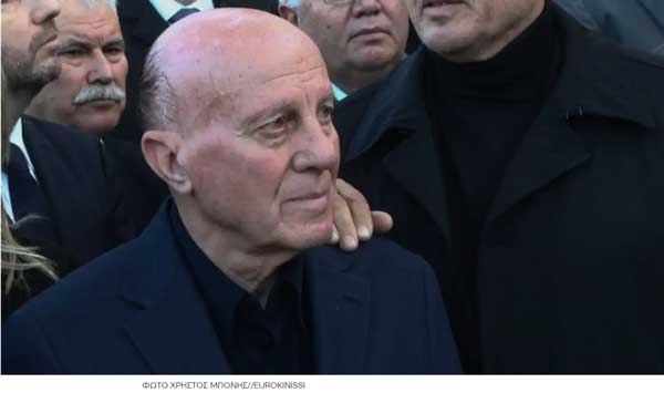 Πέθανε ο Μίμης Δομάζος