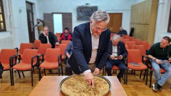 Δήμος Βοΐου: Στην πρώτη συνεδρίαση έκαψαν τη Βασιλόπιτα. Ο τυχερός..