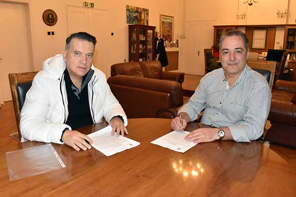 Δήμος Κοζάνης: Υπογραφή σύμβασης για την επισκευή και συντήρηση του περιβάλλοντα χώρου του Ιερού Ναού Αγίου Νικάνορα Κοζάνης
