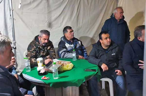 Επίσκεψή του Εμπορικού Συλλόγου Γρεβενών στο σημείο διαμαρτυρίας των αγροτών του Νομού Γρεβενών