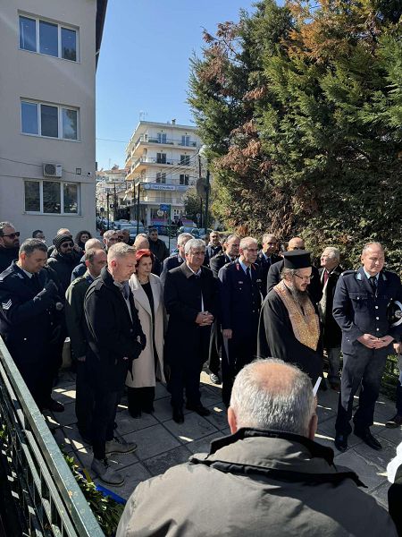 Επιμνημόσυνη δέηση πραγματοποιήθηκε από την Ένωση Αστυνομικών Υπαλλήλων Κοζάνης στο μνημείο των πεσόντων αστυνομικών εν ώρα καθήκοντος , στην Πτολεμαΐδα