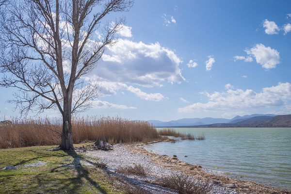 Ανεξερεύνητοι Τόποι -Λίμνη Πετρών, η γοητευτική λίμνη της Φλώρινας
