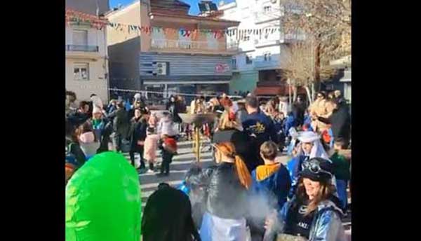 Άναψε ο παιδικός φανός από το Πηγάδι του Κεραμαριό