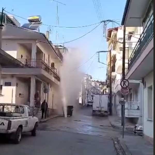Διαρροή τηλεθέρμανσης επί της οδού Γρεβενών στην Κοζάνη