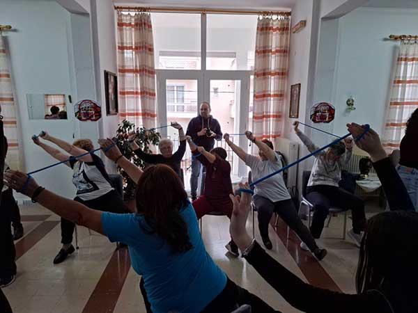 Μαθητές/τριες του 3ου ΓΕΛ Κοζάνης έκαναν γυμναστική, χόρεψαν, διασκέδασαν και έπαιξαν μπάσκετ με τα μέλη του Α ΚΑΠΗ Κοζάνης