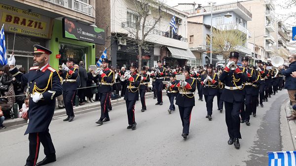 Η Πανδώρα ηγείται της παρέλασης της Κοζάνης
