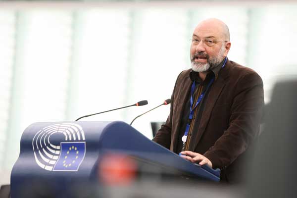 Σάκης Αρναούτογλου από το Στρασβούργο: Η ευρωπαϊκή γραφειοκρατία απειλεί να «βγάλει το λάδι» στους μικρούς παραγωγούς
