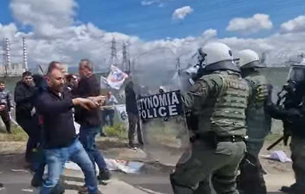 Καταστολή – δακρυγόνα της αστυνομίας και επεισόδια στον ΑΗΣ Καρδιάς (Βίντεο)