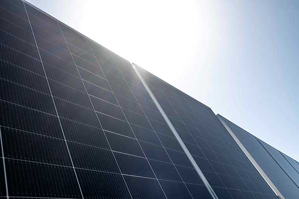 Nextracker: Η τεχνολογία πίσω από το φωτοβολταϊκό της ΔΕΗ στην Πτολεμαΐδα