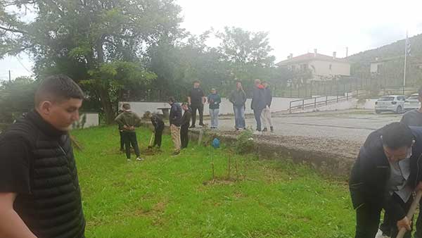 Οι νέοι γεωπόνοι φύτεψαν “γνώση και ελπίδα” στο Γυμνάσιο Εράτυρας