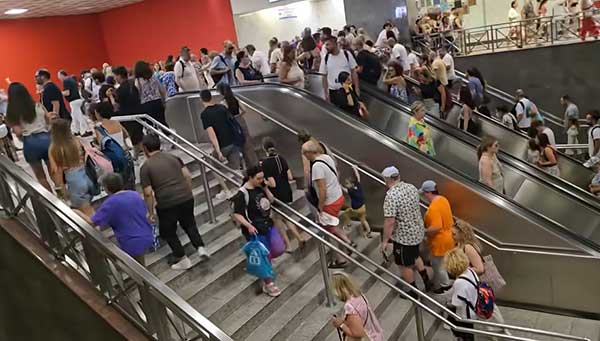 Ο Γιώργος Αδαμίδης στο Σύνταγμα ως ύποπτος για παράνομη βιντεοσκόπηση