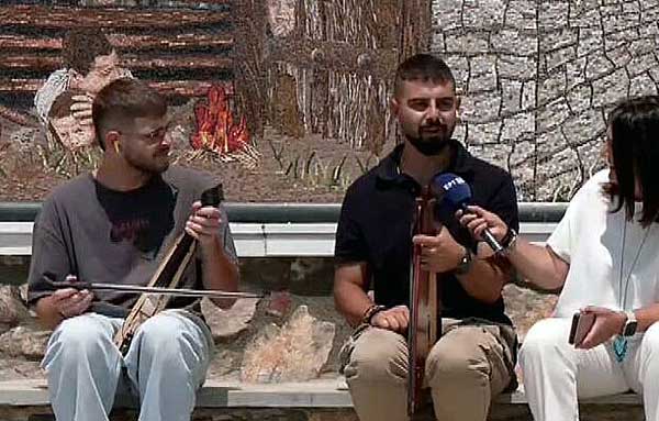Πύργοι Εορδαίας: Τα αδέρφια που «ζουν» για τη βυζαντινή μουσική και την ποντιακή λύρα