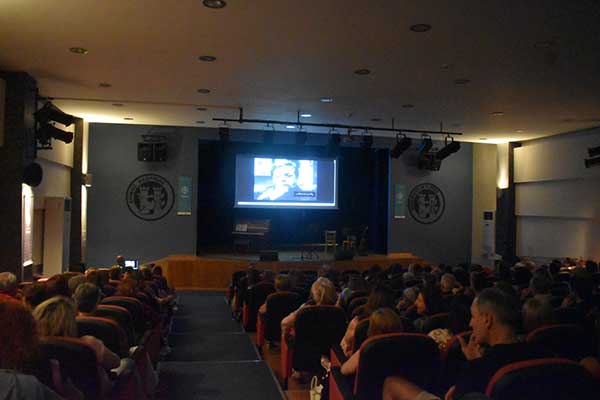 Με αφιέρωμα στον Μάνο Χατζηδάκι συνεχίστηκε το “Πολιτιστικό Καλοκαίρι 2025” του Δήμου Φλώρινας
