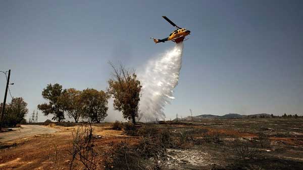 Μαίνεται η φωτιά στην περιοχή Λιβερά. Δυσχεραίνει η κατάσβεση λόγω του δύσβατου της περιοχής