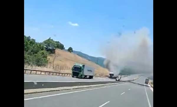 Φωτιά σε νταλίκα στην Εγνατία οδό μετά το STRADA στο ρεύμα προς Κοζάνη