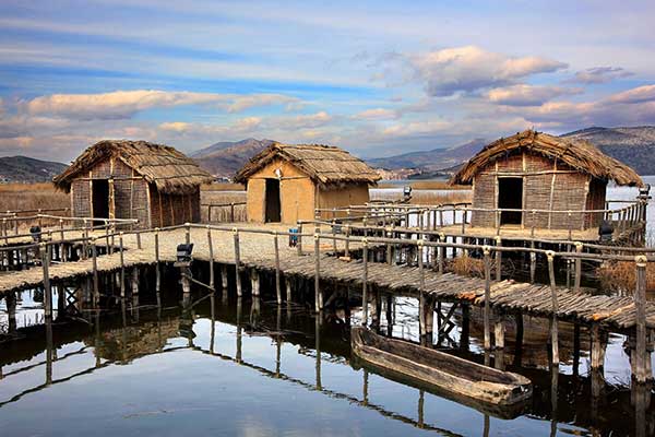 Κλειστός ο Λιμναίος Οικισμός Καστοριάς λόγω εμφάνισης αρκούδας με δύο μικρά