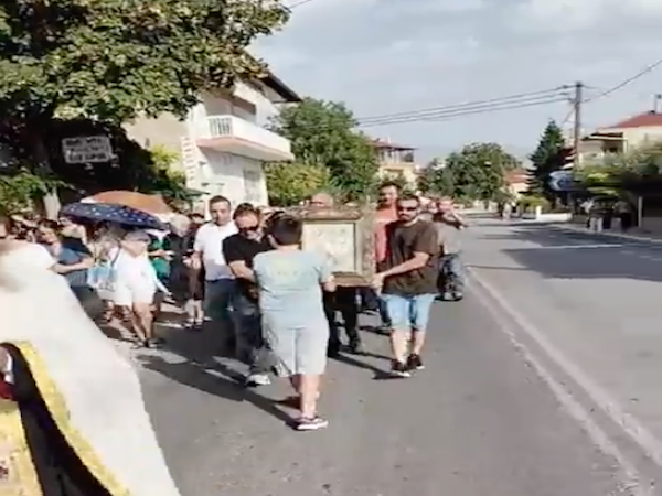 Η λιτάνευση της εικόνας της Αγίας Ειρήνης Χρυσοβαλάντου στο Βαθύλακκο Κοζάνης