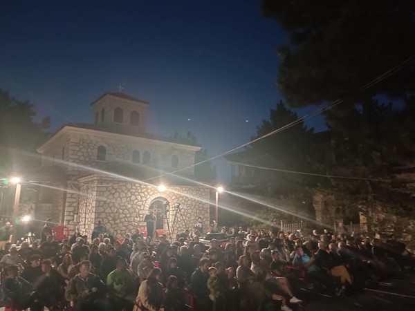 Με μεγάλη επιτυχία, η θεατρική παράσταση “Μάρτυρες”, στο συναπάντημα της νεολαίας, στην Παναγία Σουμελά