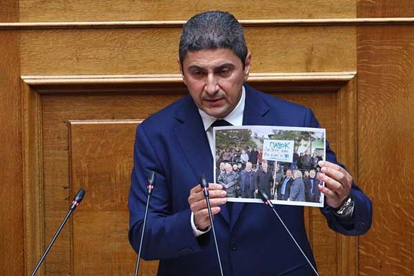 Τα Μπουμπουσιάρια (Καρναβάλια) Εράτυρας Κοζάνης στην Ελληνική Βουλή κατά τη συζήτηση για τον ΟΠΕΚΕΠΕ