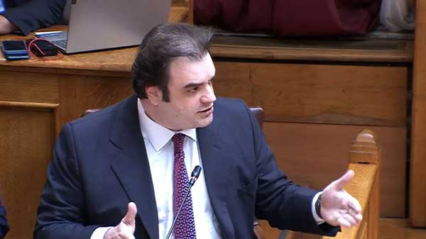 Πιερρακάκης: Μηδενίζονται όλες οι χρεώσεις των τραπεζών στα ΑΤΜ – Εθνικό πλαφόν για όλες τις άλλες πληρωμές στο 1,5 ευρώ