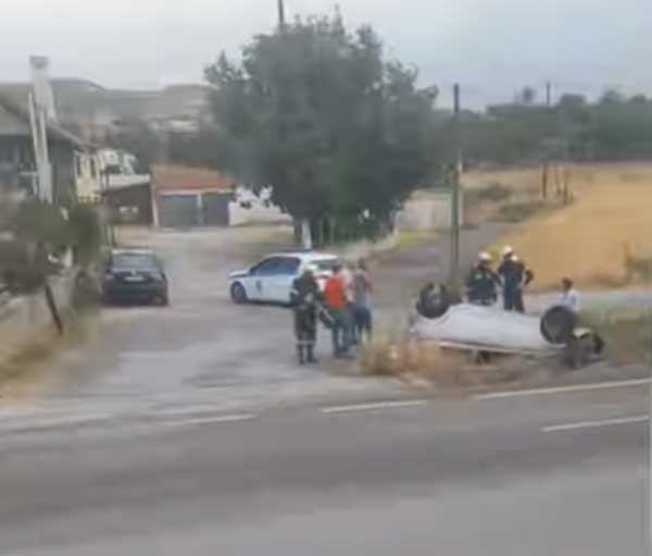 Ανατροπή αυτοκινήτου μπροστά από την κλινική “Σπινάρης”