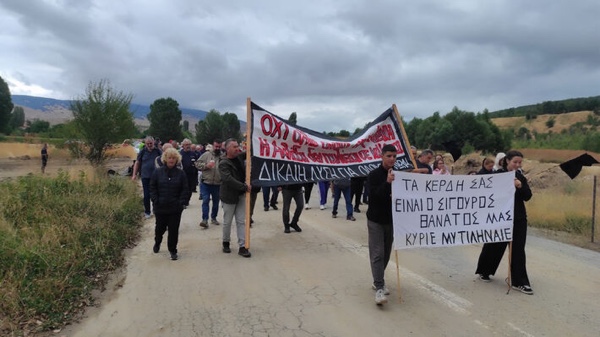 Αχλάδα Φλώρινας: Μαχητική κινητοποίηση των κατοίκων κόντρα στη νέα εξόρυξη που περικυκλώνει τα σπίτια τους
